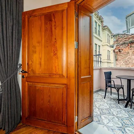 Elmira Pera & - Special Class 3*