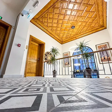 Elmira Pera & - Special Class Isztambul