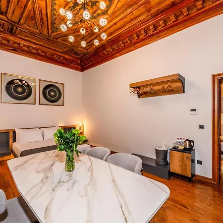 Elmira Pera & - Special Class 3*