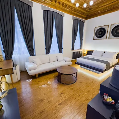 Elmira Pera & - Special Class 3*