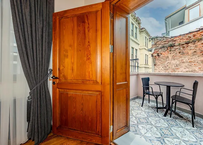 Elmira Pera & - Special Class 3*