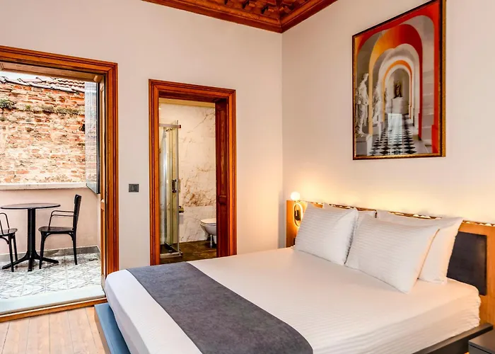 Elmira Pera & - Special Class 3*