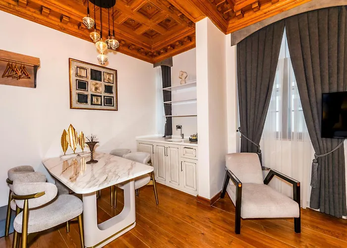 Elmira Pera & - Special Class Istanbul