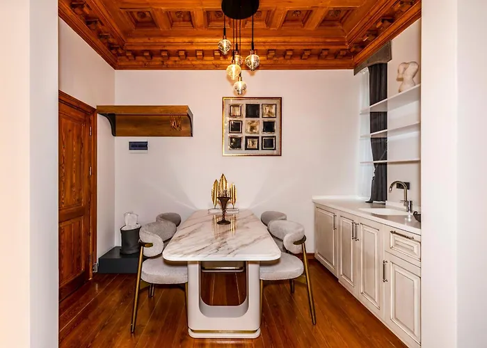 Elmira Pera & - Special Class 3*