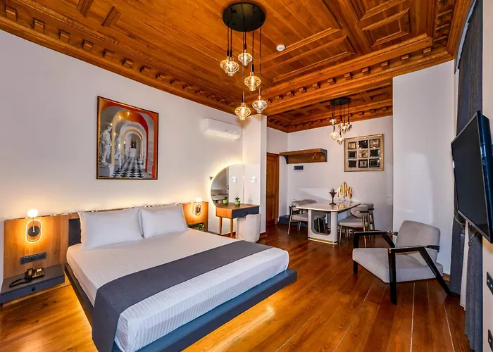 Elmira Pera & - Special Class 3*