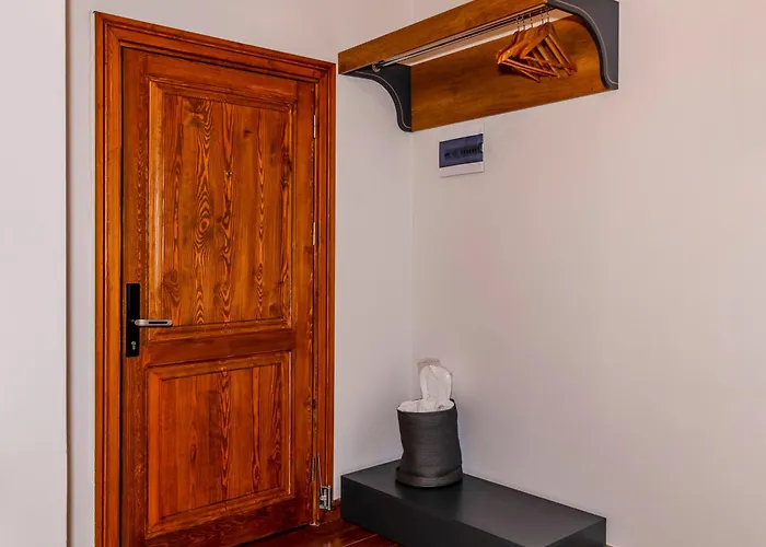 Elmira Pera & - Special Class 3*