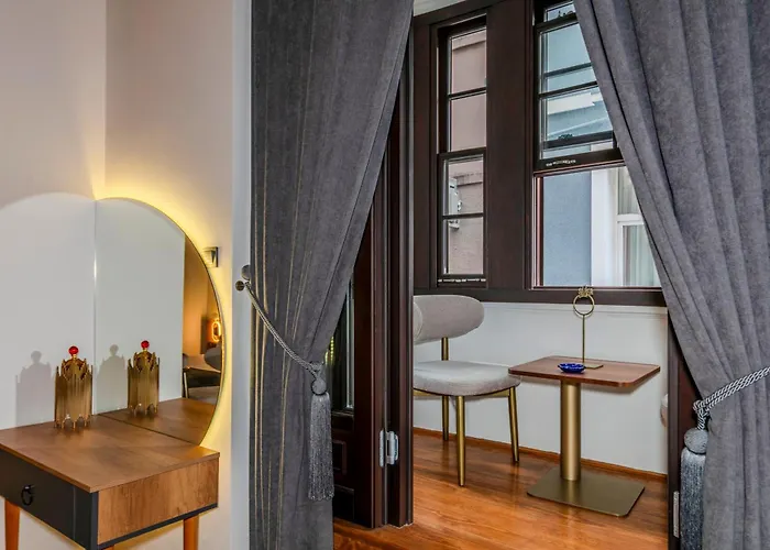 Elmira Pera & - Special Class