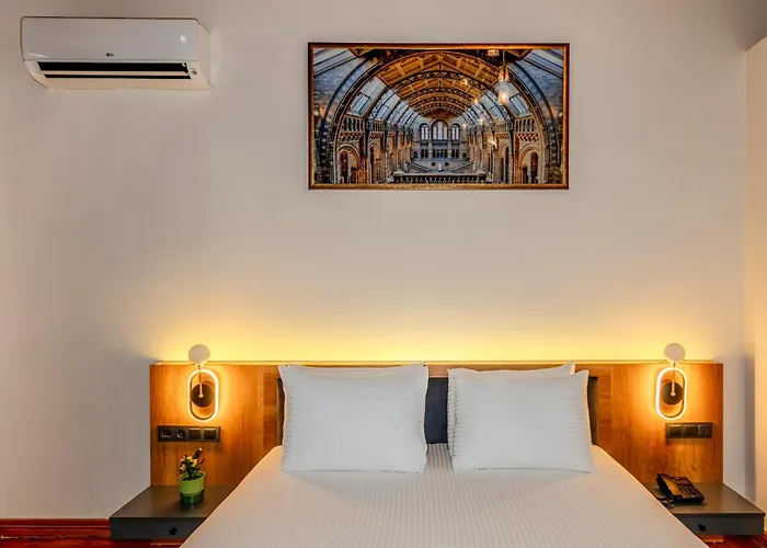 Elmira Pera & - Special Class 3*