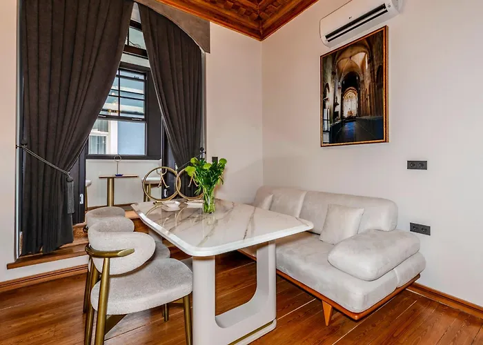 Elmira Pera & - Special Class