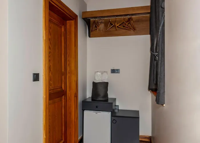 Elmira Pera & - Special Class Istanbul