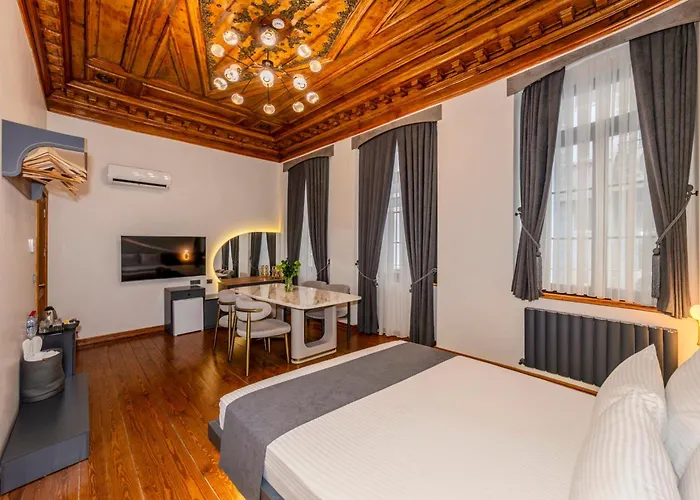 Elmira Pera & - Special Class