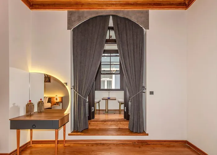 Elmira Pera & - Special Class Hotel