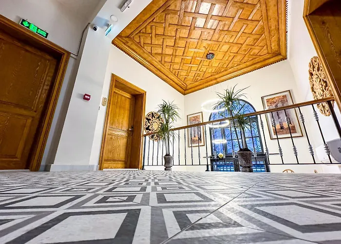 Elmira Pera & - Special Class Istanbul