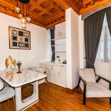 Elmira Pera & - Special Class Istanbul