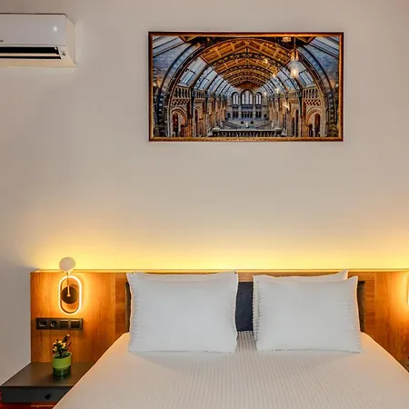 Elmira Pera & - Special Class 3*