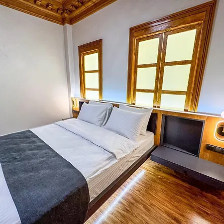 Elmira Pera & - Special Class