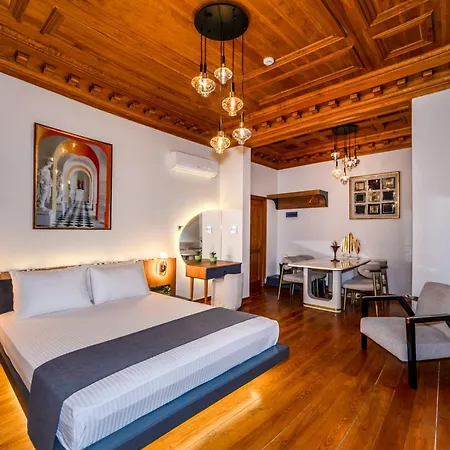 Elmira Pera & - Special Class 3*